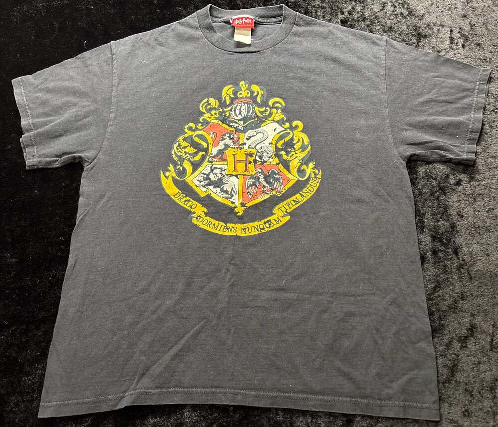 Men Large Vintage 2005 Harry Potter Hogwarts Movie Promo Crest T-Shirt